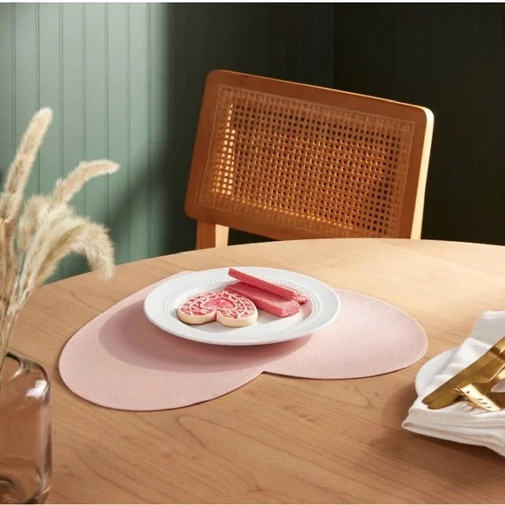 NEW Heart Shaped Placemats Charge Pink Target Threshold New (Set of 2) - Picture 2 of 3